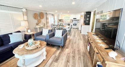 JUST STEPS TO THE BEACH AND DOG FRIENDLY!