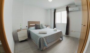 3 bedrooms, iron/ironing board, WiFi, bed sheets - Apartaluxdenia (Denia)