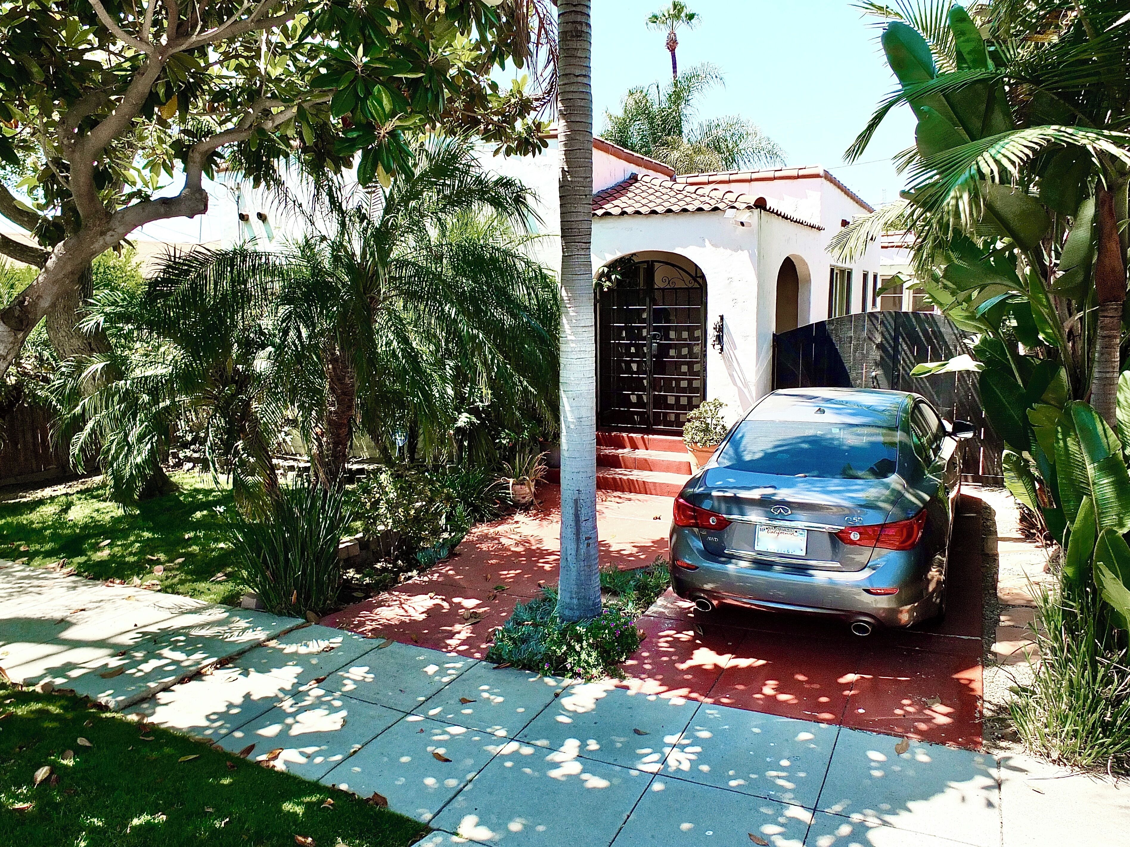 Long Beach Breeze – Dreamy 2 BDR, Walk to Shopping & Dining, Mins to Beach