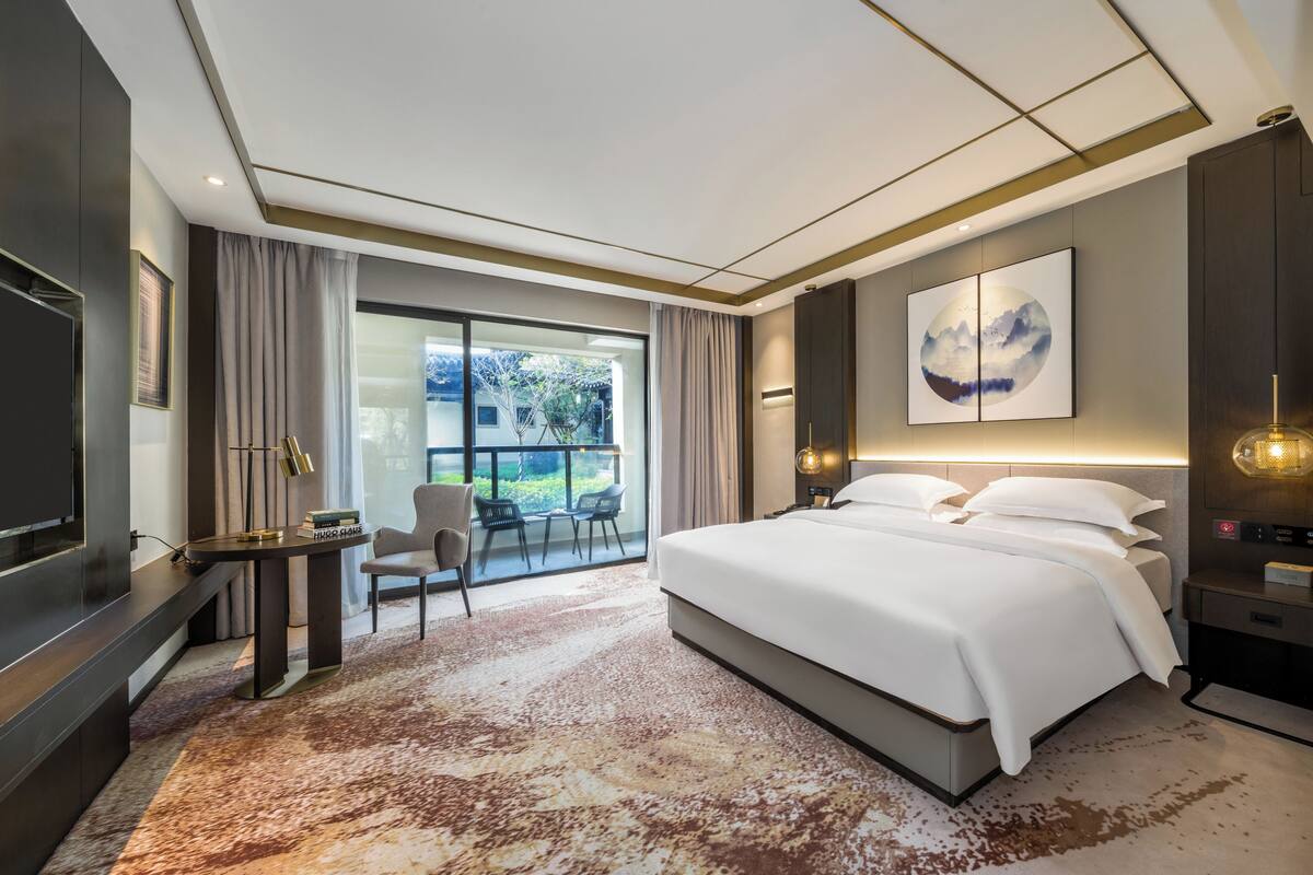 Comfort Double Room, Courtyard View | Soundproofing, WiFi (free), bed sheets