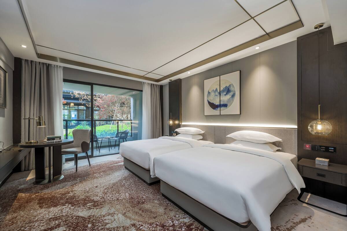 Comfort Twin Room, Balcony | Soundproofing, WiFi (free), bed sheets