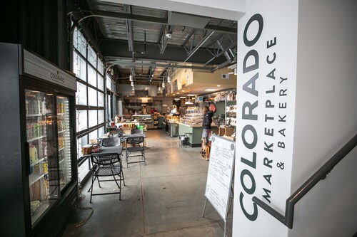 Après Shores Penthouse: Upscale Riverfront Retreat, Wrap-Around Balcony