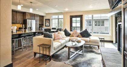 Frisco Gold Townhome: Downtown Luxury, Great Views