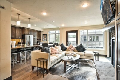 Frisco Gold Townhome: Downtown Luxury, Great Views