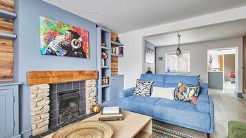 Télévision, cheminée, espaces bureaux