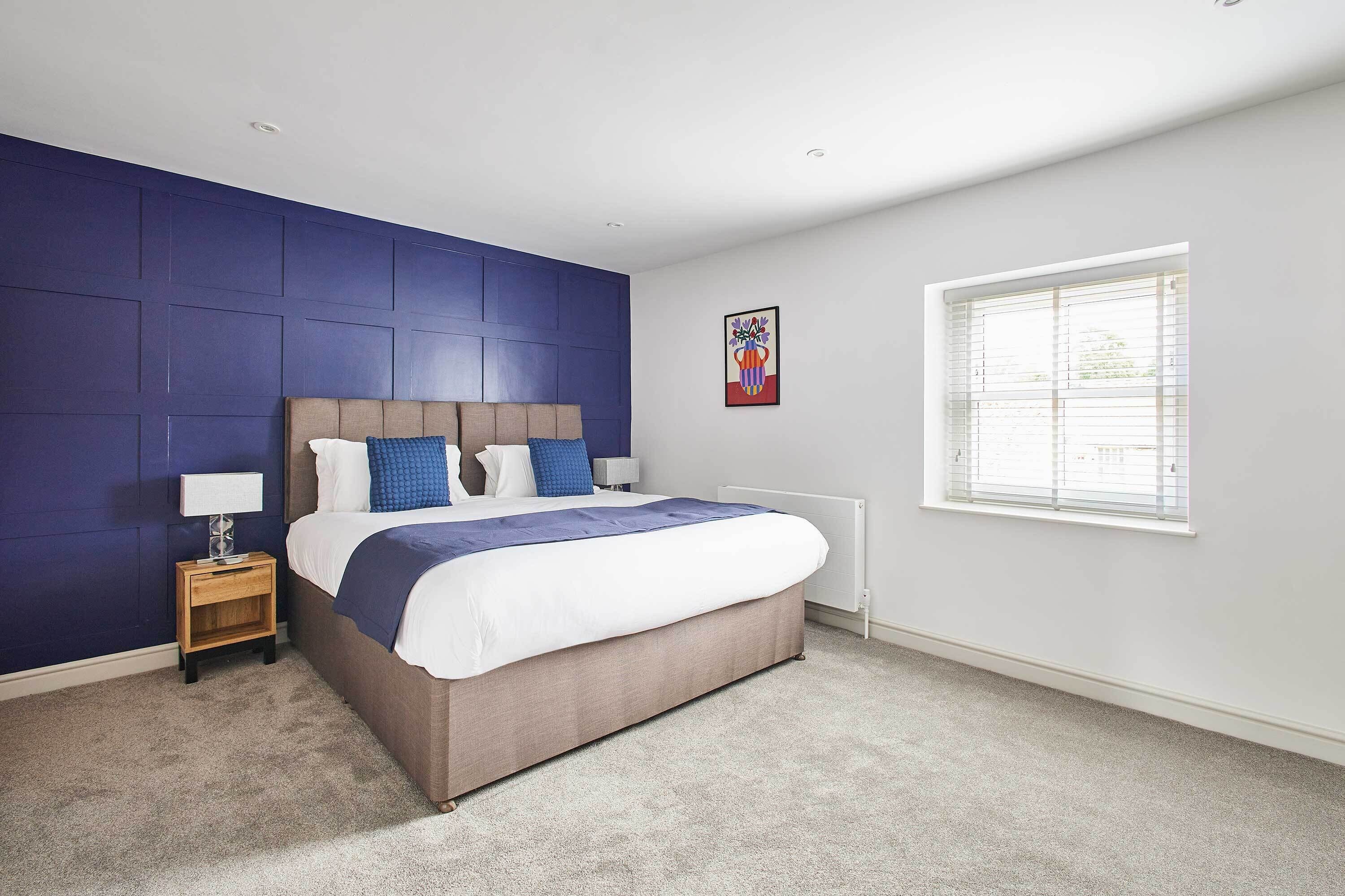 2 bedrooms, desk, iron/ironing board, WiFi