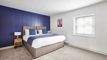 2 bedrooms, desk, iron/ironing board, WiFi