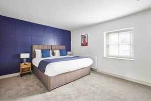 2 bedrooms, desk, iron/ironing board, WiFi