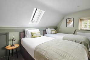 2 soverom, skrivebord, strykejern/-brett og wi-fi