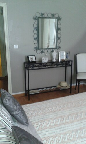 2 dormitorios, tabla de planchar con plancha, wifi y ropa de cama