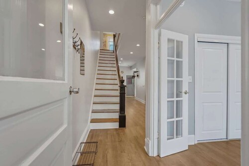 Vibrant DC Rowhouse in Petworth | Walk to Metro