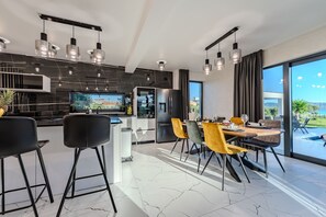 In-room dining - Villa Garoful (Sukosan)