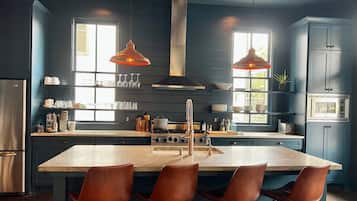 Fridge, microwave, oven, dishwasher