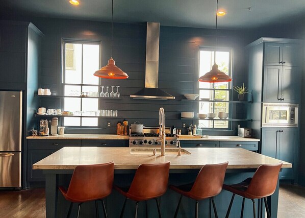 Fridge, microwave, oven, dishwasher - Stay at Hamlin House (Palmetto)