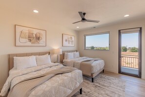 4 室のベッドルーム、アイロン / アイロン台、旅行用ベビーベッド、WiFi (無料)