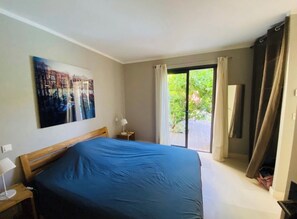 4 makuuhuonetta, silitysrauta/-lauta, Wi-Fi