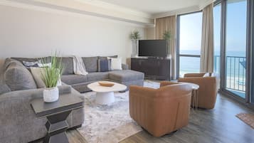 Condo, 2 Bedrooms | Living area