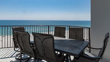 Condo, 2 Bedrooms | Outdoor dining