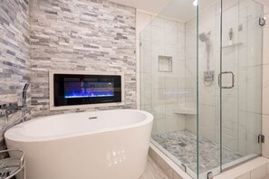 Condo, 3 Bedrooms | Bathroom - Phoenix On The Bay 1307 3 Bedroom Condo (Orange Beach)
