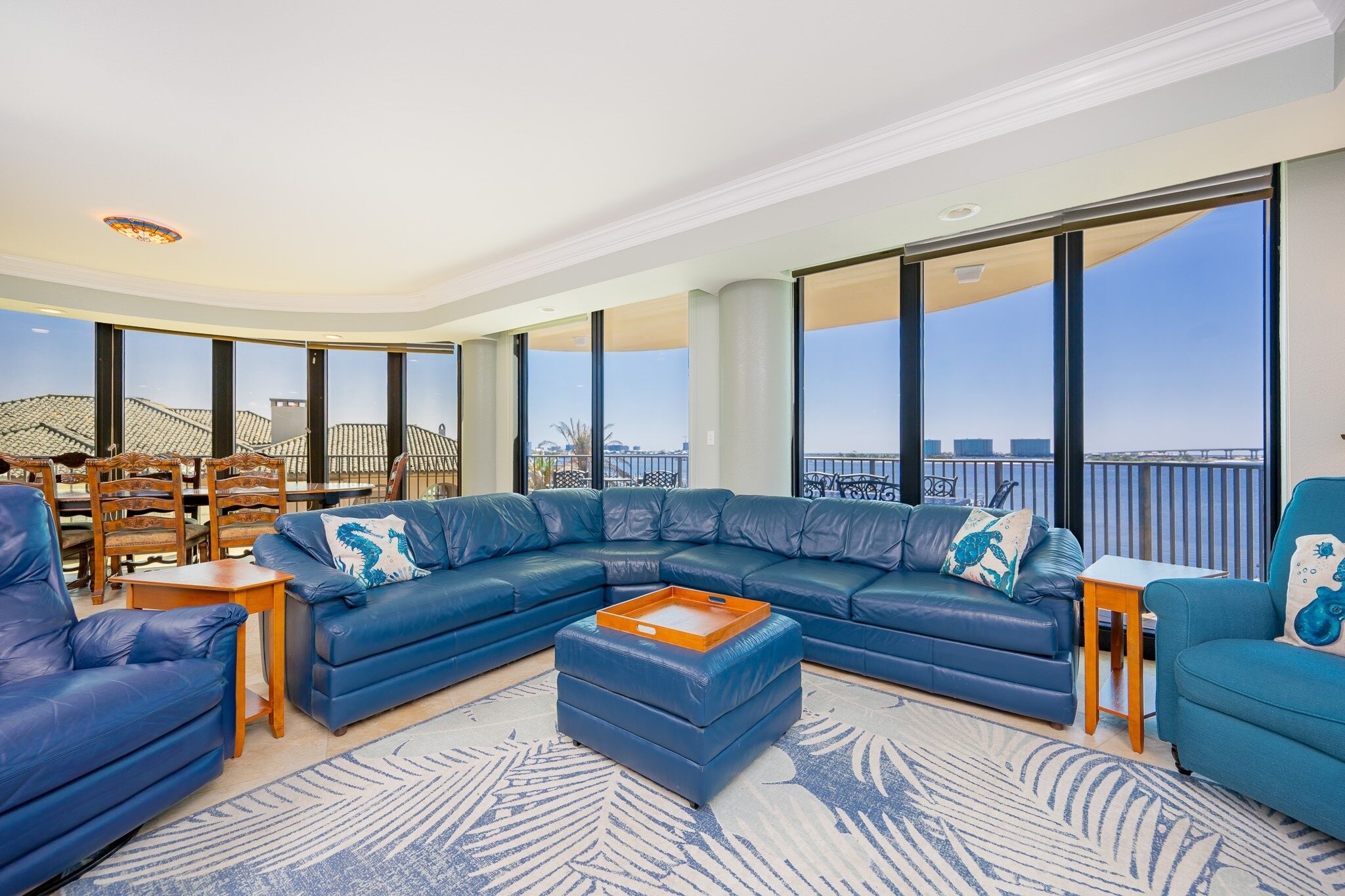 Condo, 5 habitaciones | Área de sala de estar