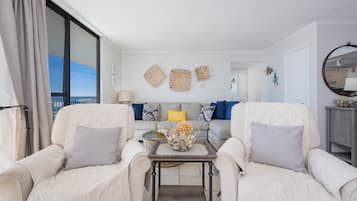 Condo, 2 Bedrooms | Living area
