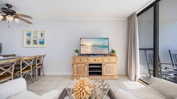 Condo, 2 Bedrooms | Living area