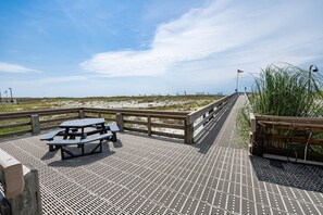 Condo, 1 Bedroom | Outdoor dining