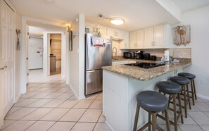 Lejlighed - 1 soveværelse | Privat køkken | Køleskab, ovn, kaffe-/temaskine