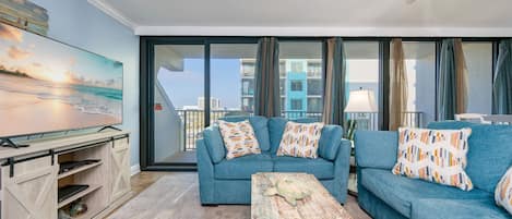 Condo, 3 Bedrooms | Living area