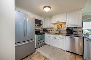 Appart'hôtel, 3 chambres | Cuisine privée