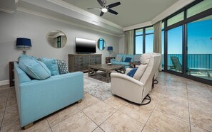 Condo, 3 Bedrooms | Living area