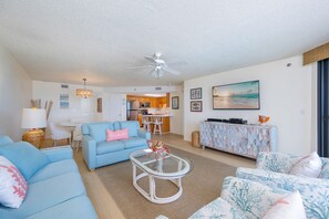 Condo, 3 Bedrooms | Living area