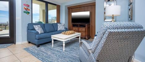 Condo, 2 Bedrooms | Living area