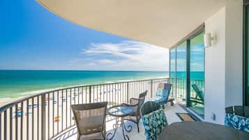 Condo, 2 Bedrooms | Property grounds