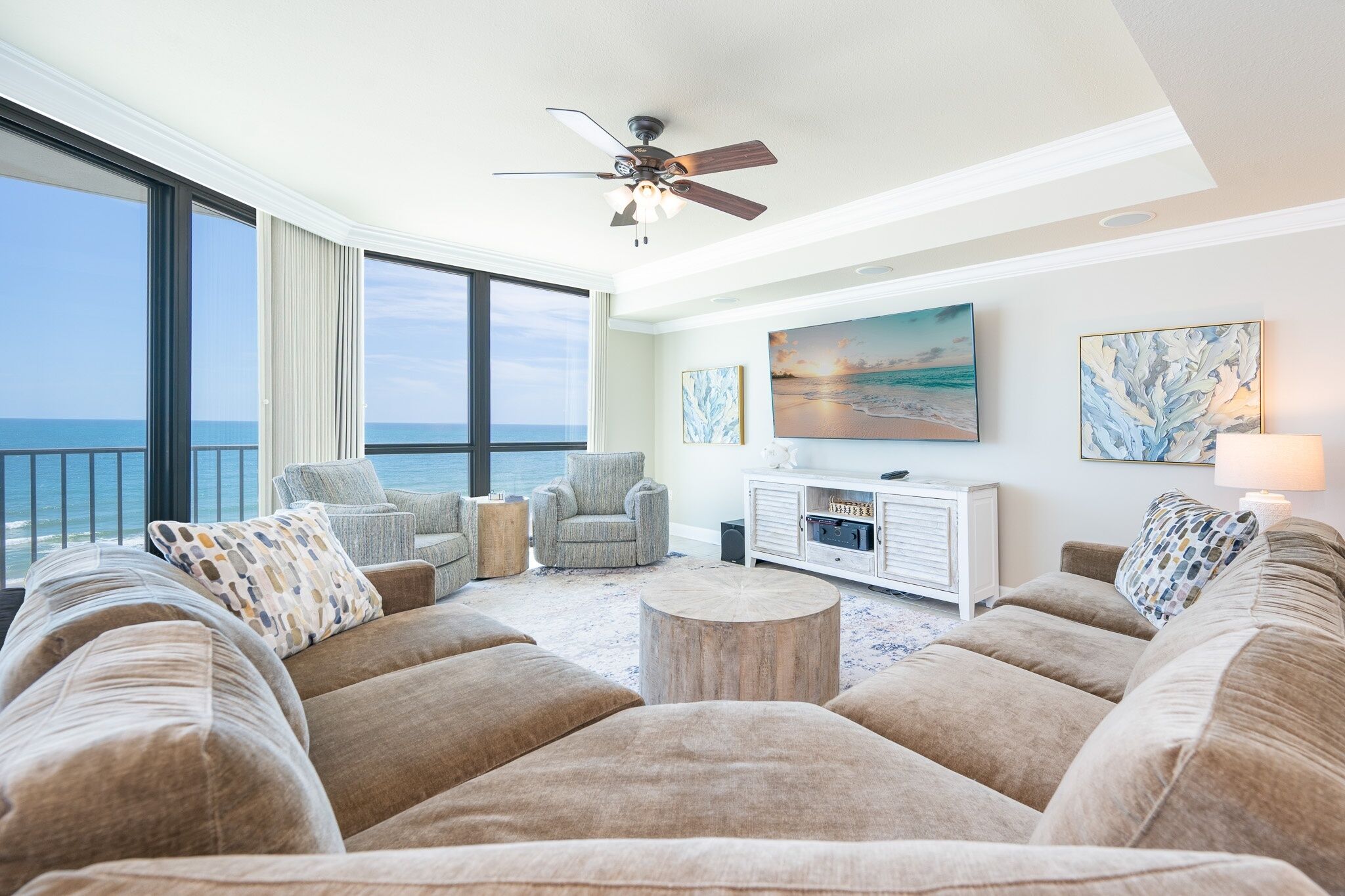 Condo, 2 Bedrooms | Living area