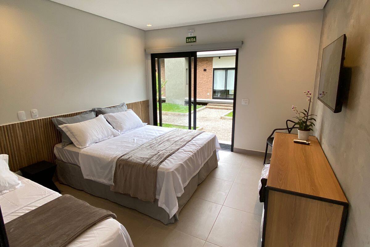 Habitación familiar, 2 habitaciones, balcón, vista a la montaña | 2 habitaciones, ropa de cama de alta calidad y wifi gratis