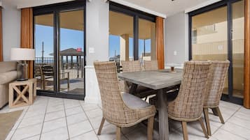 Apartamento, 3 habitaciones | Restauración