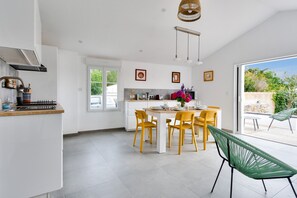 Réfrigérateur, micro-ondes, four, lave-vaisselle