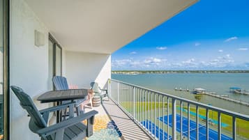 Condo, 2 Bedrooms | Property grounds