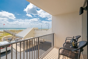 Condo, 2 Bedrooms | Property grounds