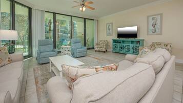 Condo, 3 Bedrooms | Living area