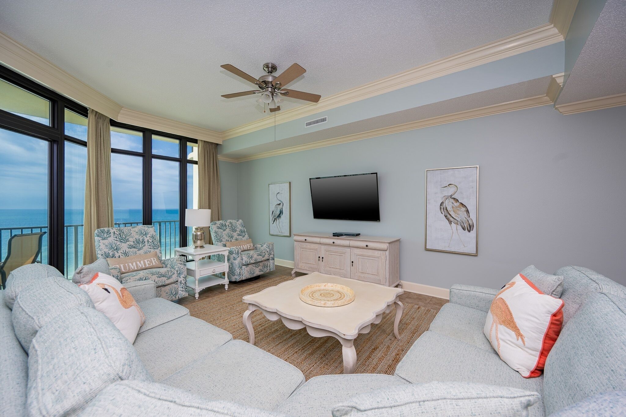 Condo, 3 Bedrooms | Living area