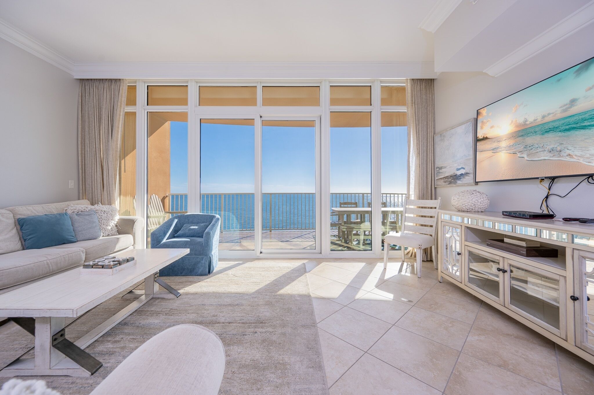 Condo, 3 Bedrooms | Living area