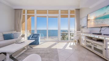 Condo, 3 Bedrooms | Living area