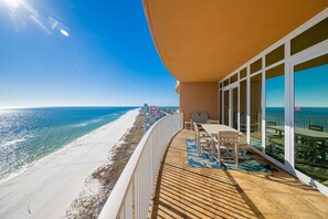 Lägenhet - 3 sovrum | Restaurang utomhus