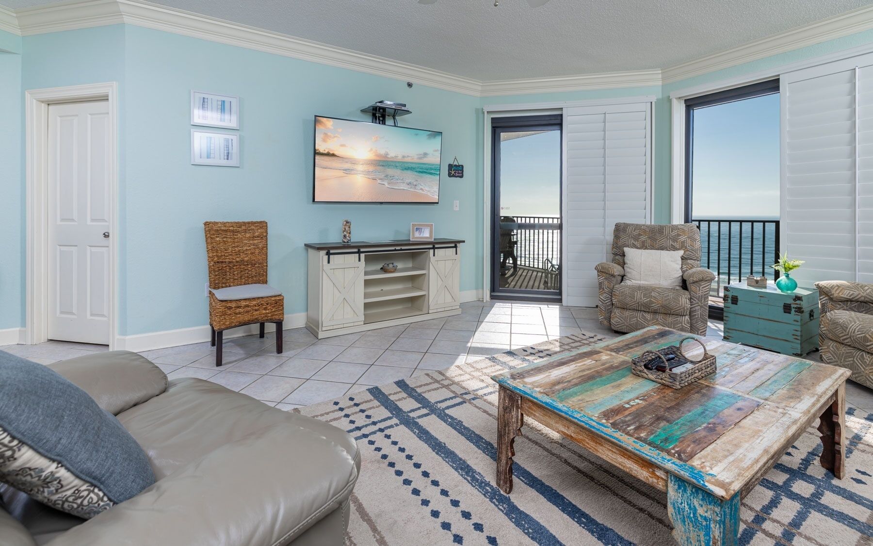 Condo, 3 Bedrooms | Living area