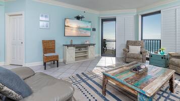 Condo, 3 Bedrooms | Living area