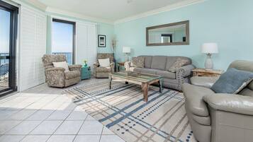 Condo, 3 Bedrooms | Living area