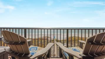 Condo, 3 Bedrooms | Property grounds