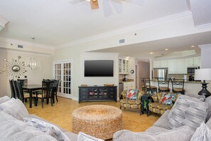 Condo, 3 habitaciones | Área de sala de estar